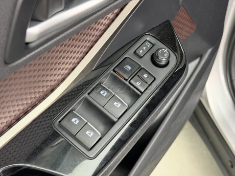 Toyota C-HR 1.2 Turbo Live FWD – fotografia 13