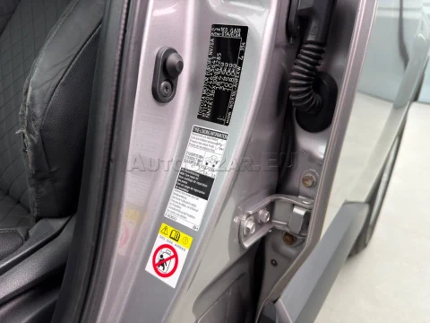 Toyota C-HR 1.2 Turbo Live FWD – fotografia 17