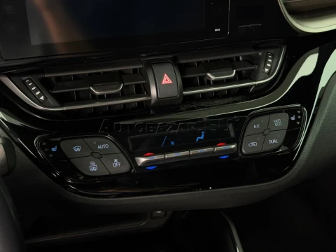Toyota C-HR 1.2 Turbo Live FWD – fotografia 19