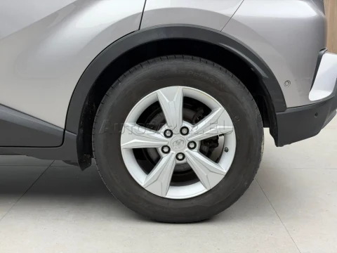 Toyota C-HR 1.2 Turbo Live FWD – fotografia 42